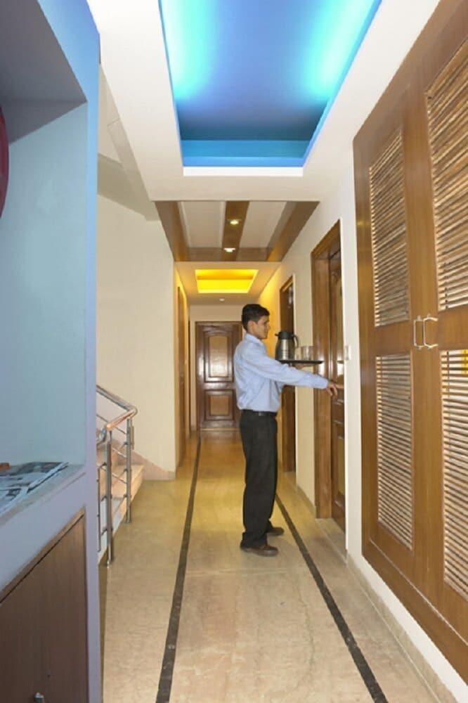 Hotel Apra Deluxe Nuova Delhi Esterno foto